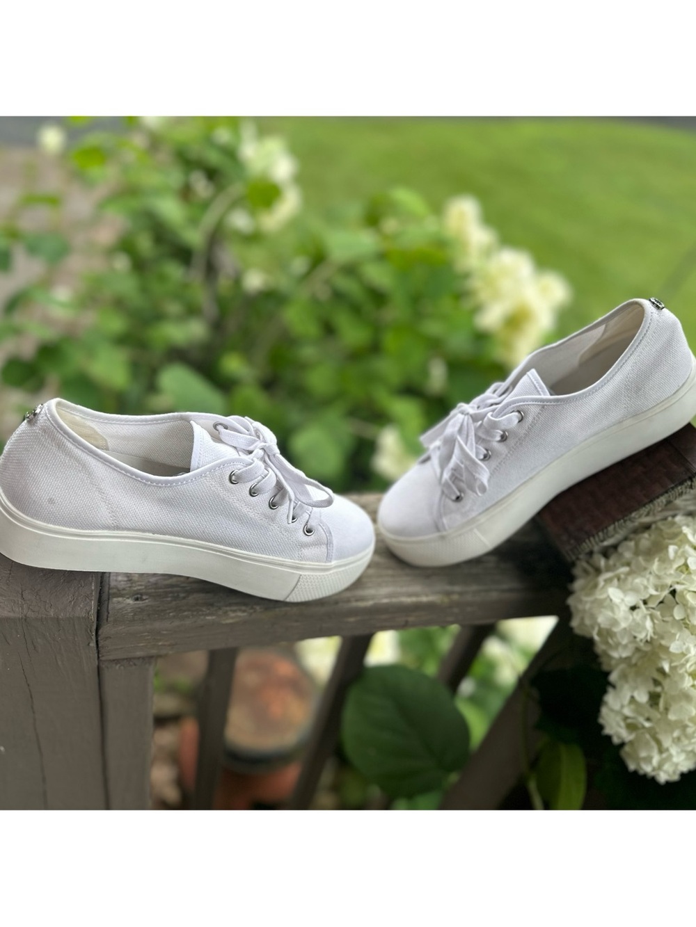 Steve Madden Women's Elore White Canvas Platform Lace-Up Sneakers Size 9